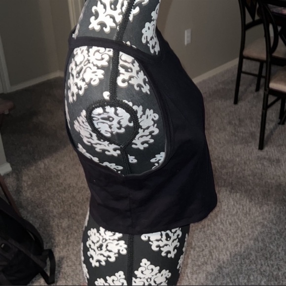 Express black sleeveless crop tank top - Picture 2 of 4